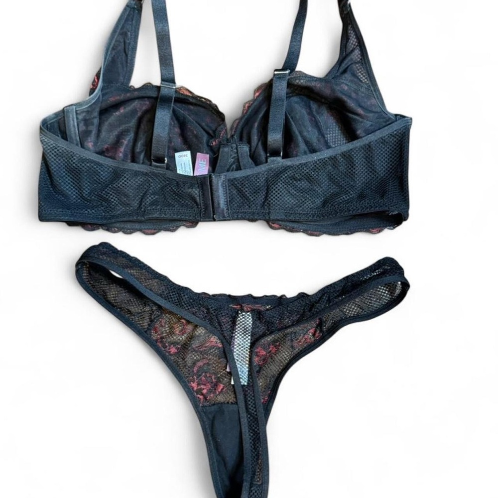 ADORE ME - Black and Red Lace Lingerie Set - Picture 2 of 2